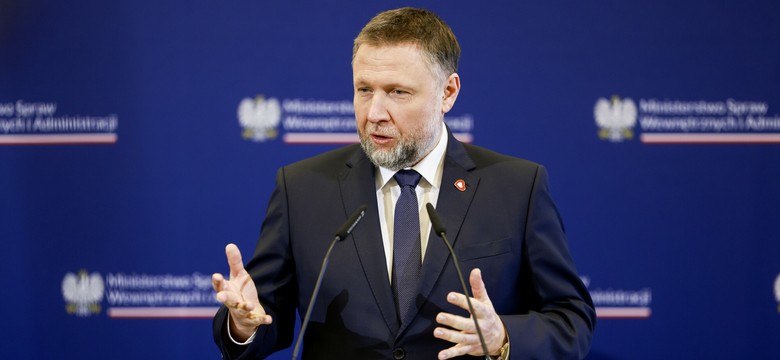 Kierwiński grzmi po bójce kiboli w Kościerzynie. Przy okazji uderzył w prezydenta Nawrockiego