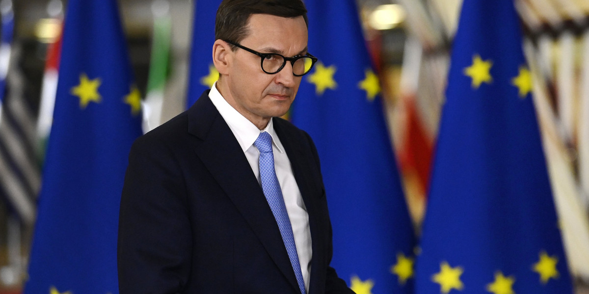 Premier Morawiecki mówił niedawno, że "Polska realizuje swój własny interes, nie ogląda się na nikogo, nie będzie reagować na tupanie nogą brukselskich biurokratów".