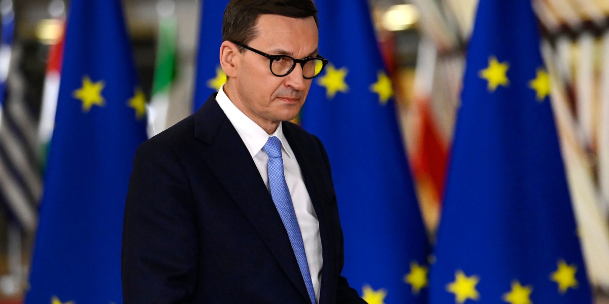 Premier Morawiecki mówił niedawno, że "Polska realizuje swój własny interes, nie ogląda się na nikogo, nie będzie reagować na tupanie nogą brukselskich biurokratów".