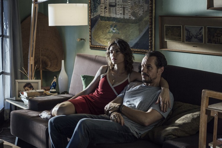 Kasia Smutniak oraz Steffano Accorsi w filmie 'Made In Italy'. W kinach 25 maja