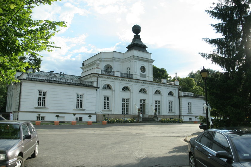 Odzyskują pałace, zamki i ziemie