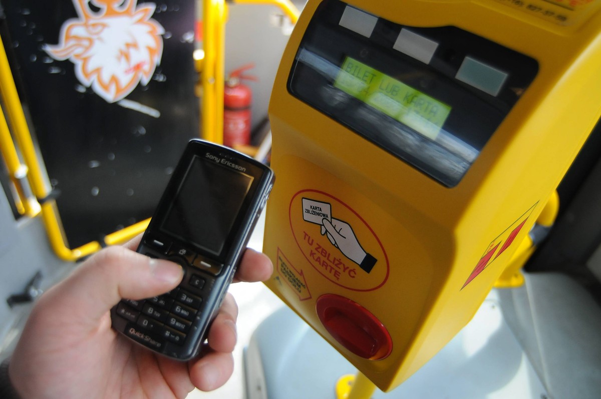 Kasownik w warszawskim tramwaju