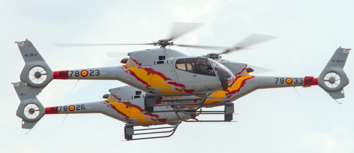 Pokaz hiszpańskiej grupy Patrulla Aspa