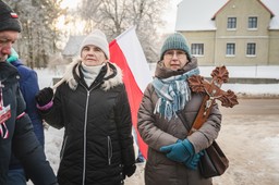 afera w sprawie krzyża i lincz na nauczycielce. "minister nowacka poniosła klęskę, jeśli chodzi o obronę nauczycieli"
