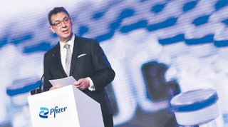 Szef Pfizera nie stawi się przed komisją PE. Niedzielski: Firma zachowuje się nieetycznie