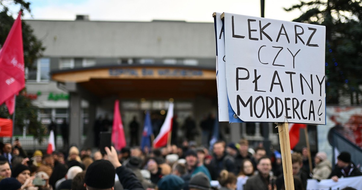 Szpital na gdańskiej Zaspie oblężony. Pomiędzy protestującymi kordon funkcjonariuszy