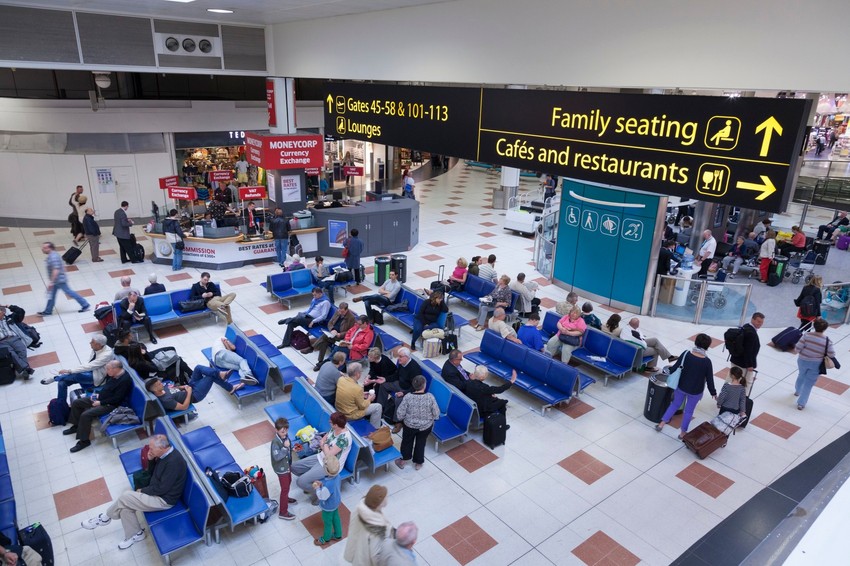Živi na aerodromu jer je toplo i ima besplatan internet