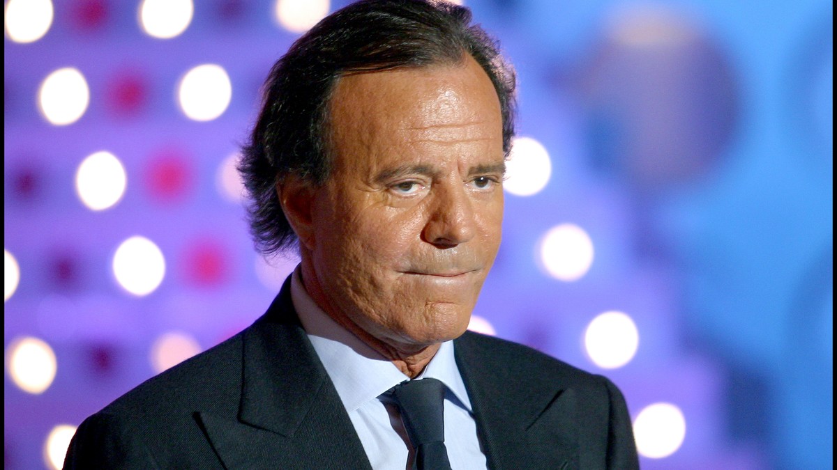 Hulio Iglesijas objavio privatne poruke, tvrdi da su ih pisale žene koje ga optužuju za zlostavljanje