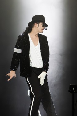 Darvai Károly, azaz Prince Majesty, évtizedek óta építi karrierjét profi táncművészként és Michael Jackson hasonmásaként.