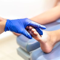 Cukorbeteg édesanyám lábujján nem gyógyuló seb van – le fogják amputálni? Az orvos válaszol