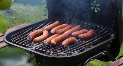 Wrzuć to na ruszt! Sezon grillowy właśnie się zaczyna. Tu najtaniej kupisz kiełbasę i inne produkty