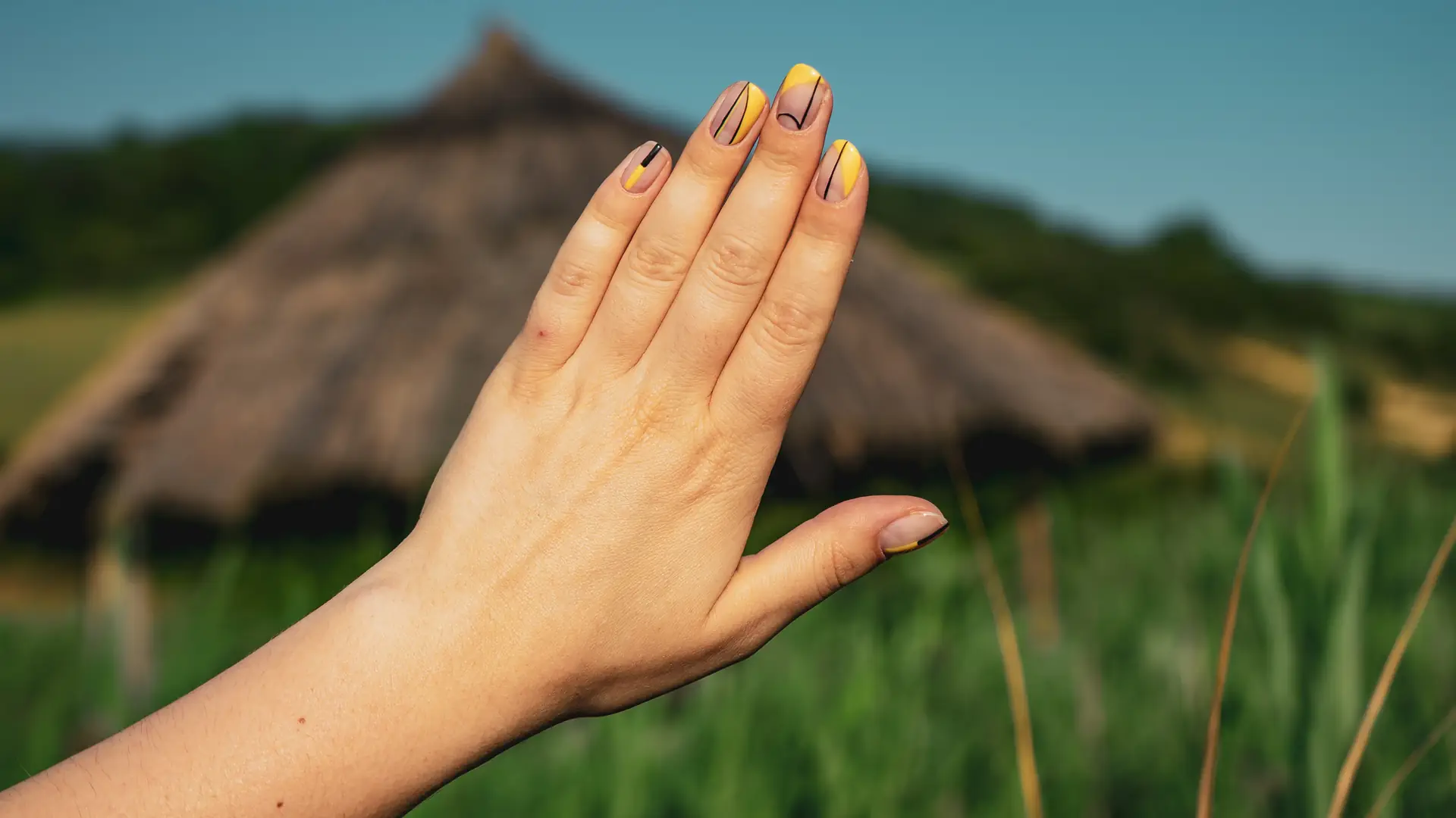 Teraz na promocji. Zestaw do hybryd z 10 produktami niezbędnymi do udanego manicure