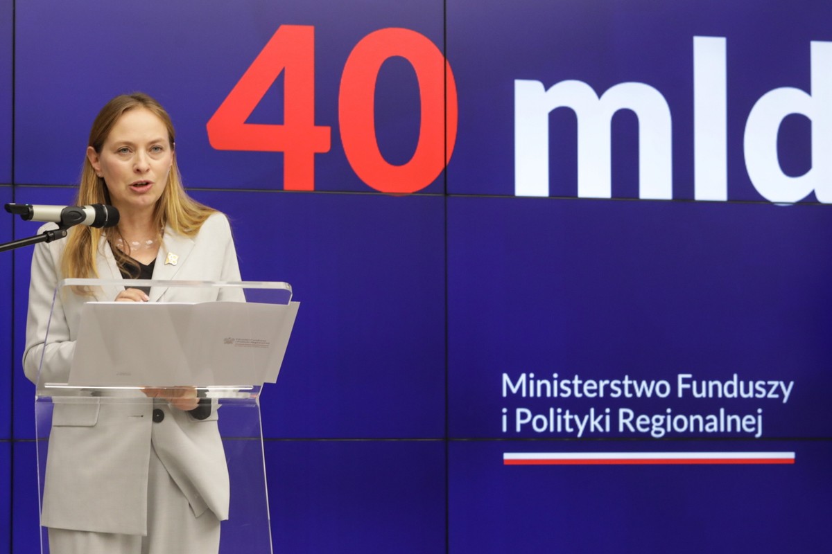 Warszawa, 13.09.2024. Minister funduszy i polityki regionalnej Katarzyna Pełczyńska-Nałęcz podczas konferencji prasowej w siedzibie resortu w Warszawie, 13 bm. Temat konferencji: "Złożenie 2. i 3. wniosku o płatność z Krajowego Planu Odbudowy"