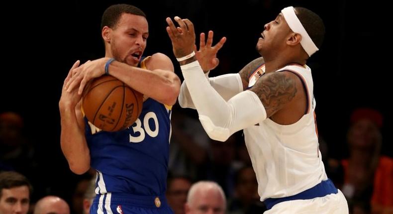 Stephen Curry of the Golden State Warriors (L) and Carmelo Anthony of the New York Knicks fight for the ball at Madison Square Garden on March 5, 2017 in New York City