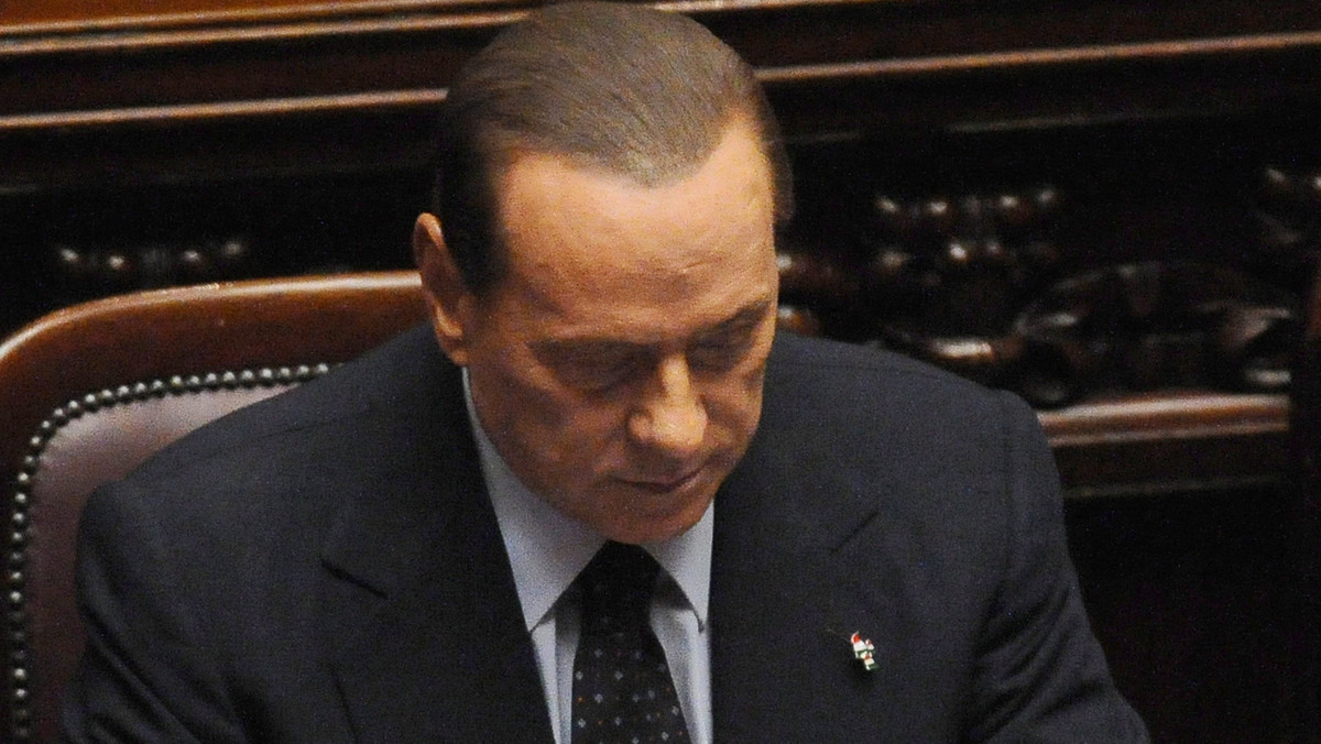 Silvio Berlusconi, który ustąpił w sobotę ze stanowiska premiera, jest bohaterem rekordowej liczby książek. W ciągu ponad 17 lat jego obecności na scenie politycznej tylko we Włoszech ukazało się o nim ponad 250 tomów - przypominają włoskie media.