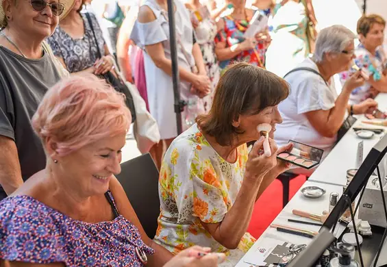 Sephora organizuje warsztaty makijażu dla seniorek, a my zapisujemy swoje babcie