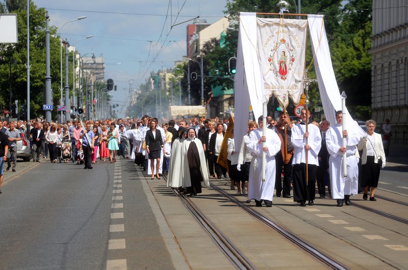 Obchody Bożego Ciała w Łodzi. Liczne procesje na ulicach