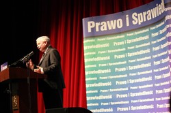 Koniec medialnej samowolki w PiS. "Profesjonalne zarządzanie informacją"