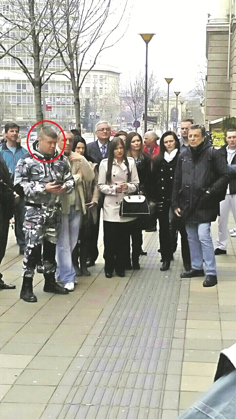 Nemanja Ristić pred vladom na protestu
Nezavisnog policijskog
sindikata Srbije