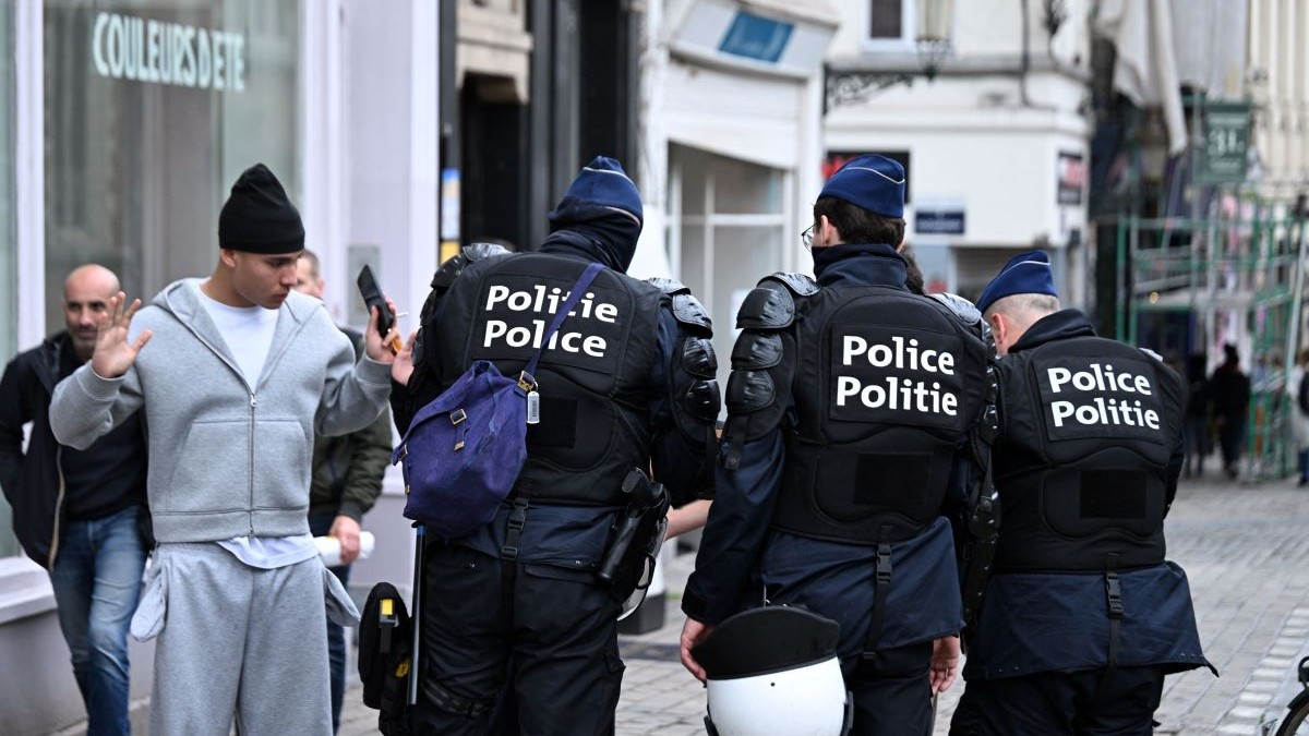 Un român acuzat de uciderea unei foste campioane la scrimă din Belgia ajunge în fața justiției, după ce a fost prins la furat de roșii și castraveți în Franța