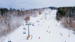 Sezon narciarski w Polsce już ruszył. Jaka pogoda czeka na narciarzy w ten weekend?