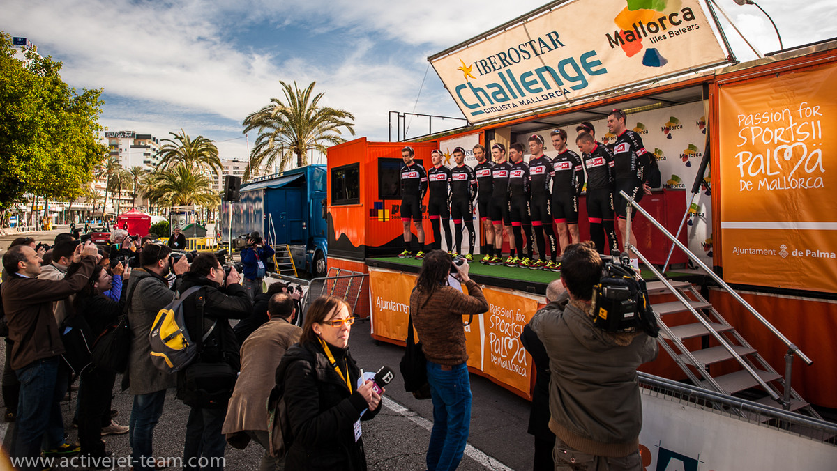 Zespół ActiveJet Team został oficjalnie zarejestrowany w gronie ekip kontynentalnych przez Międzynarodową Unię Kolarską. Dyrektor zespołu Piotr Kosmala potwierdził również pierwsze starty ekipy, które podobnie jak w ubiegłym roku obejmą cykl Challenge Mallorca.