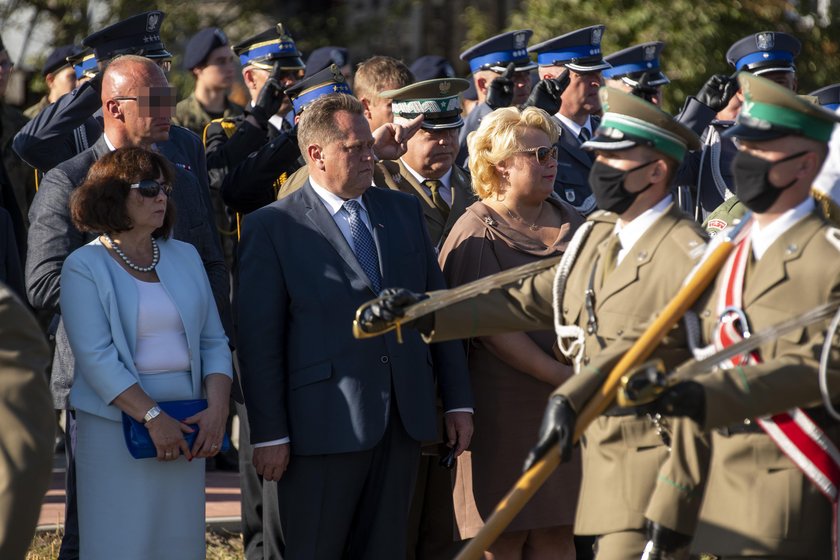 Poseł Zieliński jeździ rządową limuzyną