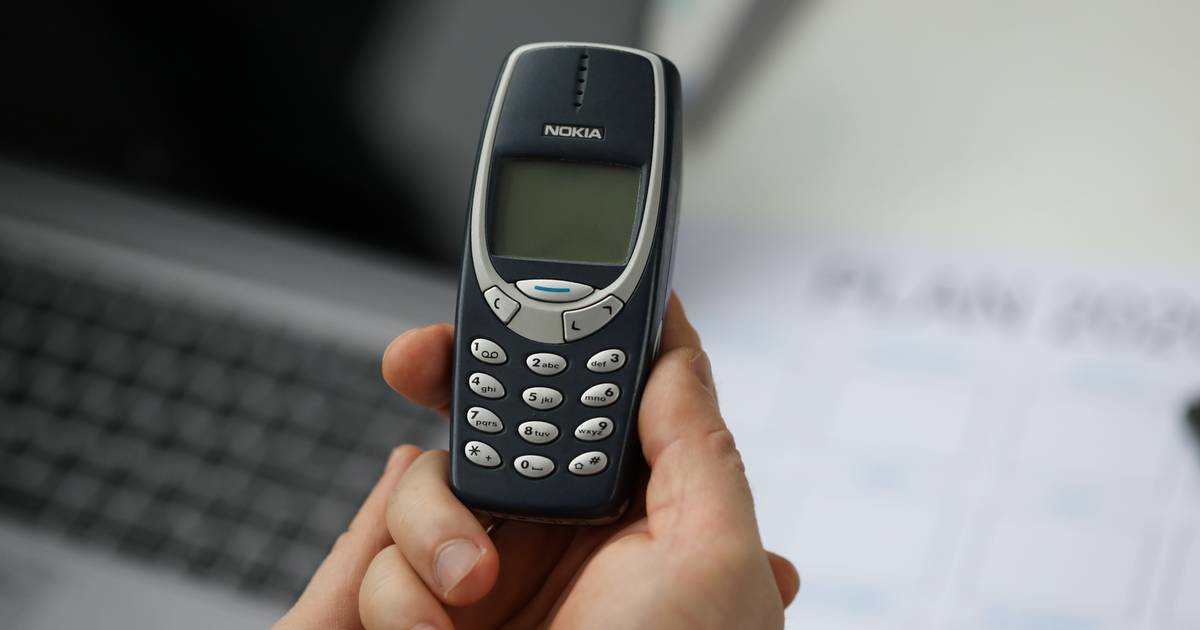 Trzymasz stary telefon w szufladzie? Mało kto wie, czym to grozi