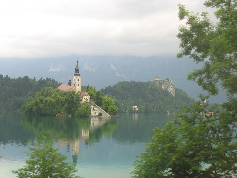 Jezioro Bled widziane z okien pociągu