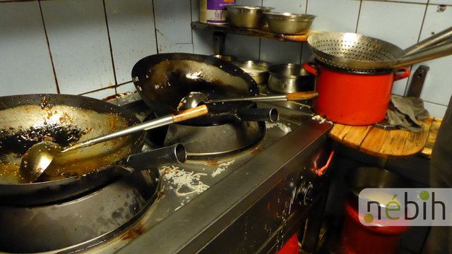 Habarcskeverővel forgatták a tésztát egy kínai büfében Budapesten