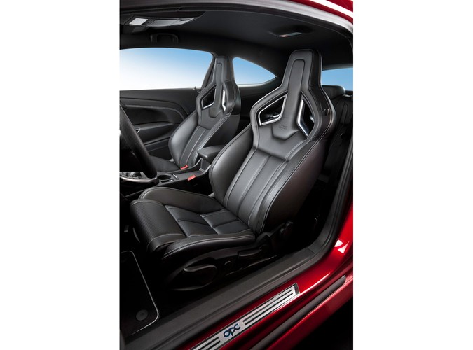 Kiedy na drodze? Astra OPC powinna pojawić się w sprzedaży latem 2012 roku