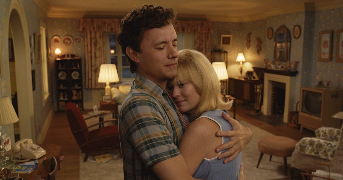 Tom Hanks i Robin Wright w filmie "Here. Poza czasem"