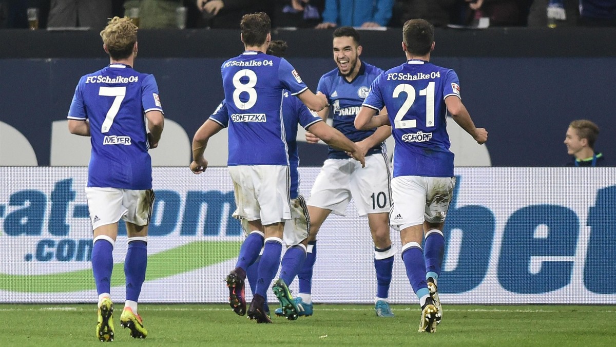 Piłkarze Schalke 04 Gelsenkirchen kontynuują serię meczów bez porażki w Bundeslidze. W niedzielę pokonali u siebie Werder Brema 3:1. Było to już piąte z rzędu spotkanie, w którym drużyna Markusa Weinzierla punktowała.