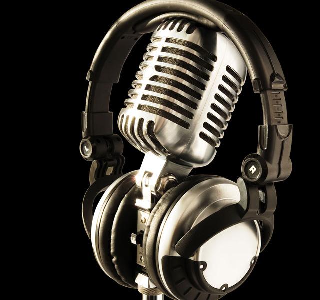 Elképesztő! Meztelenül vezetnek műsort a debreceni rádióban - Blikk Rúzs