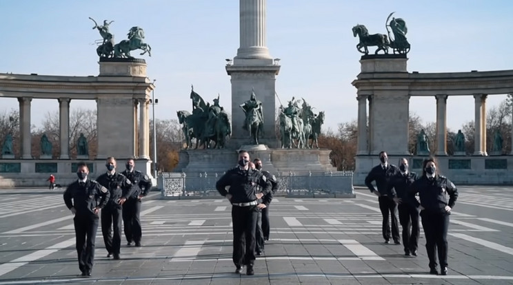 Több mint hétmillióan nézték meg a budapesti rendőrök táncát / Fotó: YouTube