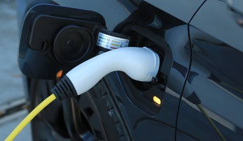 Hybrydy plug-in stracą status pojazdów niskoemisyjnych