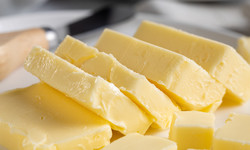 Ile kalorii ma masło? Dietetyczka radzi, co wybrać zamiast masła