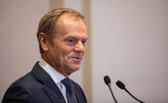 Tusk: Nie musimy 'wstawać z kolan', bo nigdy na nich nie byliśmy