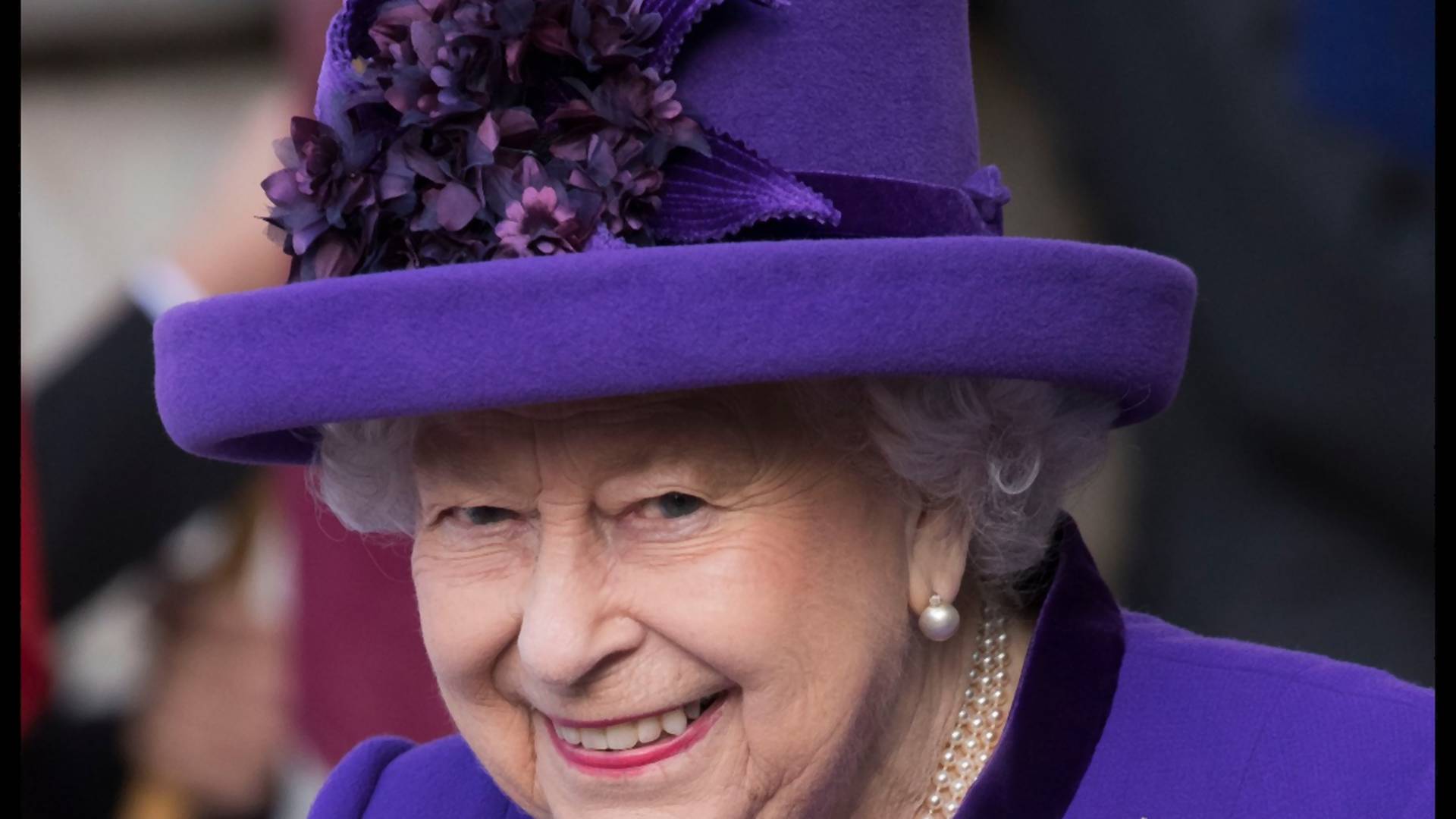 Zbog pomeranja kazaljki, osoblje kraljice Elizabete će imati 40 sati više posla