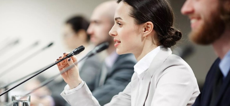Zbadano, jak młode Polki i młodzi Polacy rozumieją i praktykują demokrację. Ciekawe obserwacje...