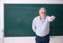 Czy nauczyciel może wziąć urlop zdrowotny przed emeryturą? Jest stanowisko MEN