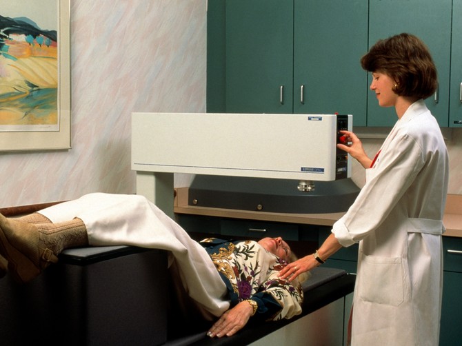 Kako su povezane osteroporoza i menopauza, otkriva naš endokrinolog