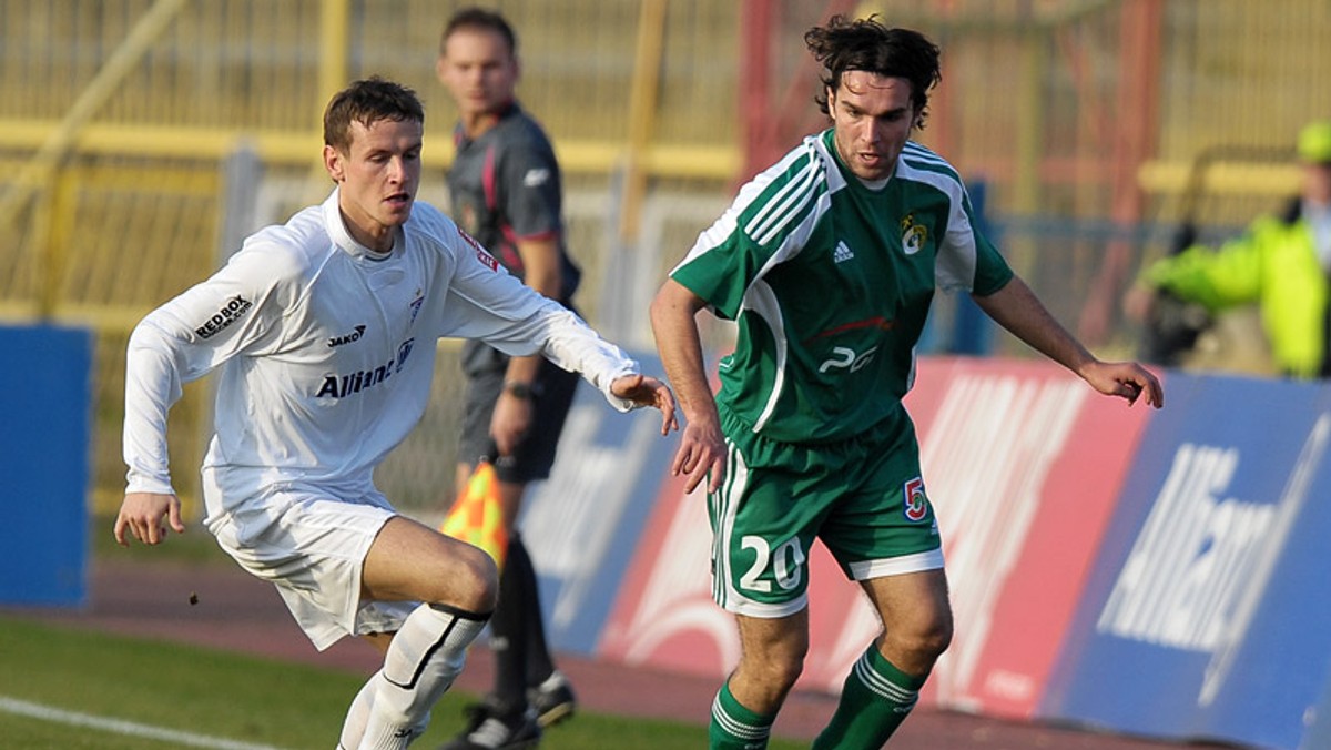 - Cieszymy się z punktu, to bardzo ważna zdobycz. Tydzień temu zremisowaliśmy z Wisłą, teraz zdobyliśmy "oczko" na stadionie Legii, a wszędzie słychać komentarze, że nasi przeciwnicy zagrali słabo. Ja uważam, że zaprezentowaliśmy się dobrze na tle drużyny, która lideruje w tabeli i nie pozwoliliśmy jej na stworzenie zbyt wielu dogodnych okazji.