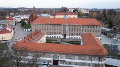 Mroczny zakątek. Duszenie, topienie, rażenie paralizatorem. Tak wyglądał terror w więzieniu w Barczewie