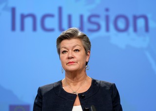 Komisarz UE: Uzgadniamy z Polską dostęp do strefy przygranicznej dla przedstawicieli KE