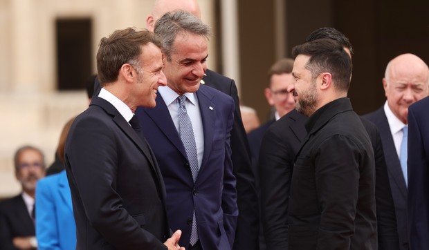 Emanuel Makron, Kirijakos Micotakis i Volodimir Zelenksi tokom samita Koalicije voljnih u Parizu 13. jula