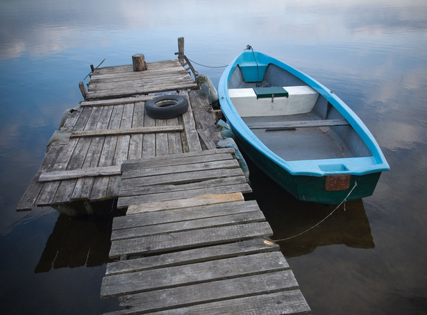 mazury jezioro pomost łódka