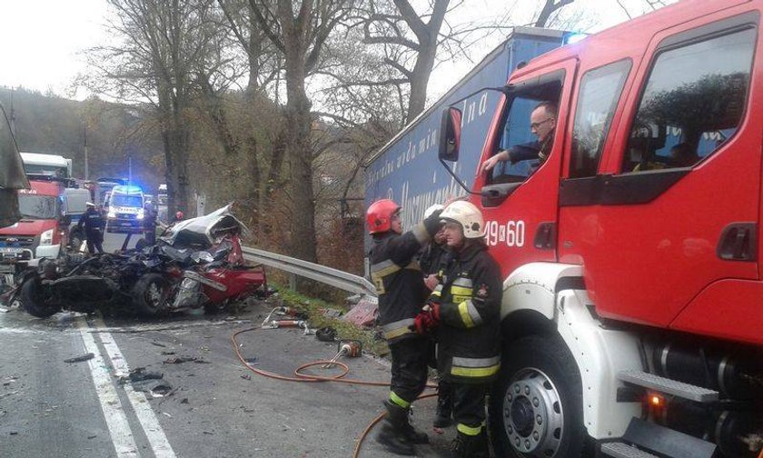 Kierowca auta zginął na miejscu