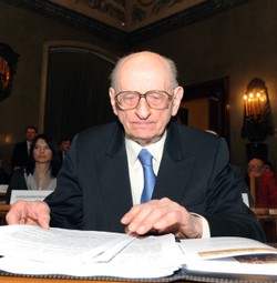 Prof. Bartoszewski o "buczących": Motłoch, tak nazywam tych ludzi