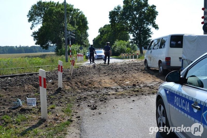 Pociąg wypadł z torów. Wagony leżą w rowie